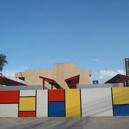 Hotel V อังเฮเลส ภายนอก รูปภาพ