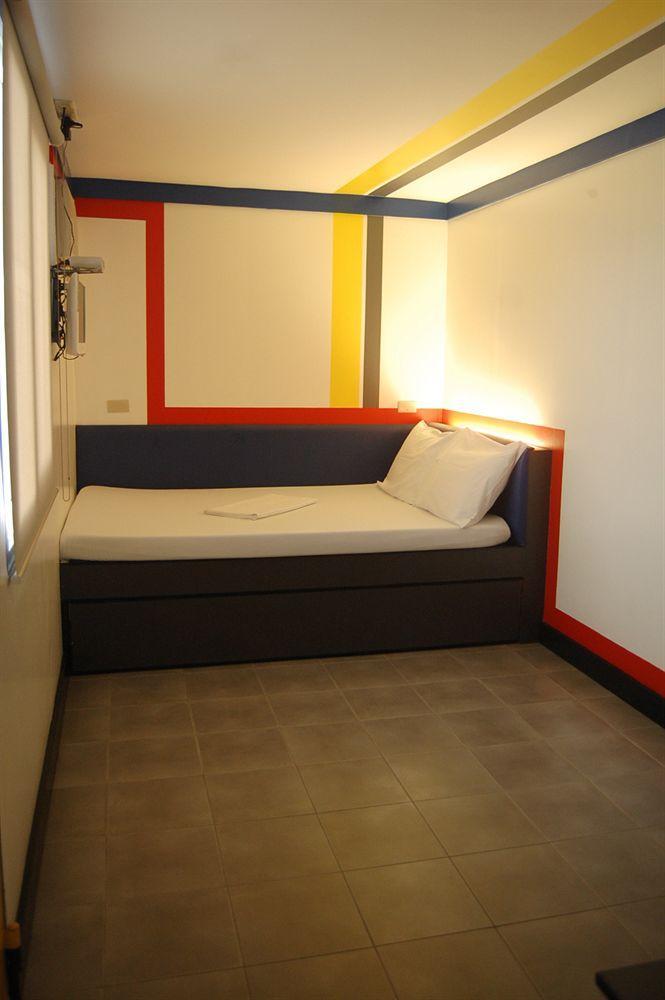 Hotel V อังเฮเลส ภายนอก รูปภาพ