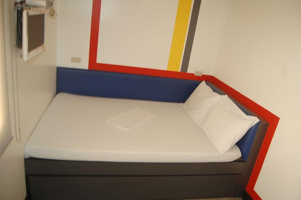 Hotel V อังเฮเลส ภายนอก รูปภาพ